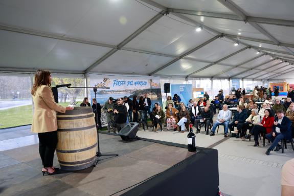 Imaxe da nova:Marta Villaverde participa na inauguración da IV Festa do Marisco de Ferrol