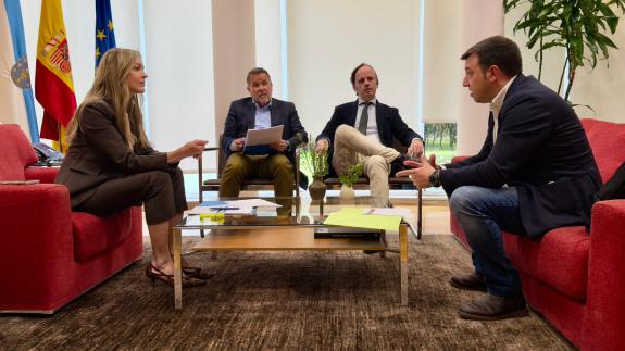 Imagen de la noticia:Fabiola García evalúa el avance en las obras de reforma de la residencia municipal para personas mayores de Manzaneda, que e...