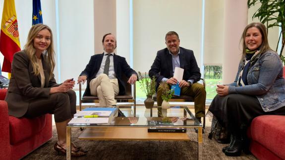 Imagen de la noticia:Fabiola García destaca que la Xunta podrá destinar cerca de 938.000 euros nos próximos tres años al Servicio de Ayuda en el ...