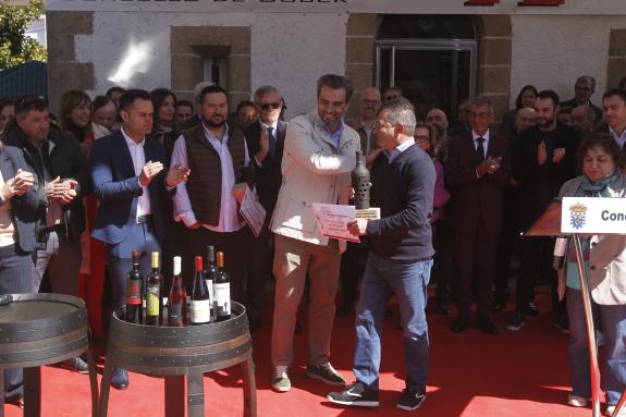 Imaxe da nova:Diego Calvo asiste aos actos da XLVI Feira do Viño de Amandi de Sober