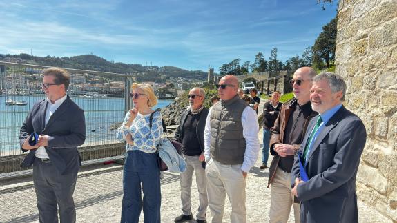 Imaxe da nova:Portos de Galicia investirá 330.000 € na mellora da Doca de Baiona, que pintará a muralista Lula Goce