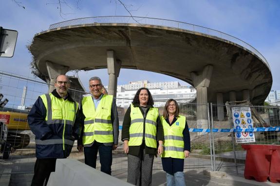 Imagen de la noticia:Belén do Campo destaca el gran despliegue previsto de maquinaria y de 40  trabajadores para el derrumbamiento del viaducto d...