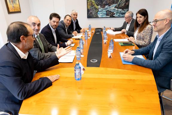 Imagen de la noticia:Medio Rural refuerza su cooperación con el Clúster Alimentario a favor del avance del sector primario