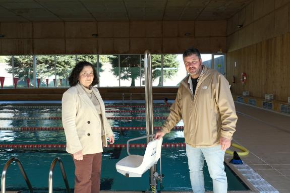 Imagen de la noticia:Belén do Campo destaca la inversión de más de 70.000€ realizado en el avance del equipamiento de la piscina municipal de Out...
