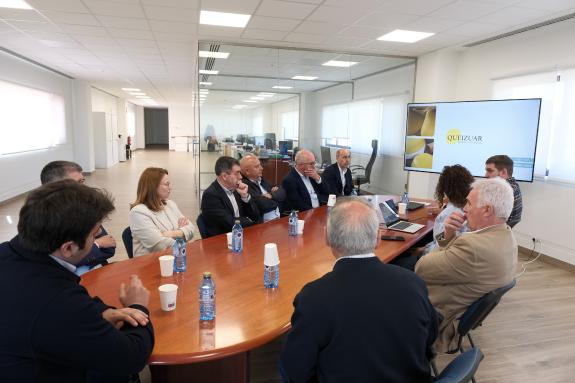 Imaxe da nova:O conselleiro de Ciencia destaca en Touro o papel de Queizuar como exemplo de innovación desde o rural