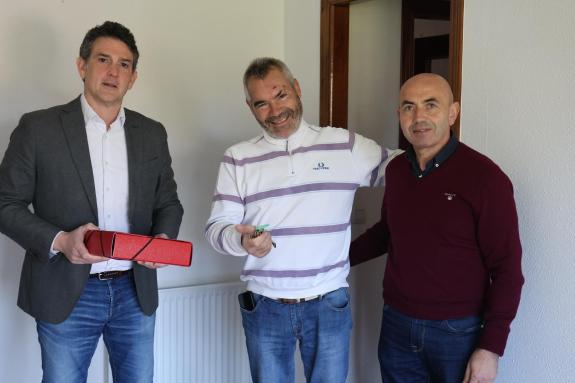 Imaxe da nova:A Xunta entrega en réxime de alugueiro unha vivenda de promoción pública no municipio de Begonte