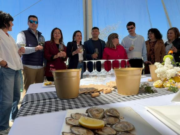 Imagen de la noticia:Villaverde participa en el día grande de la XXXVIII Fiesta de la Ostra de Arcade