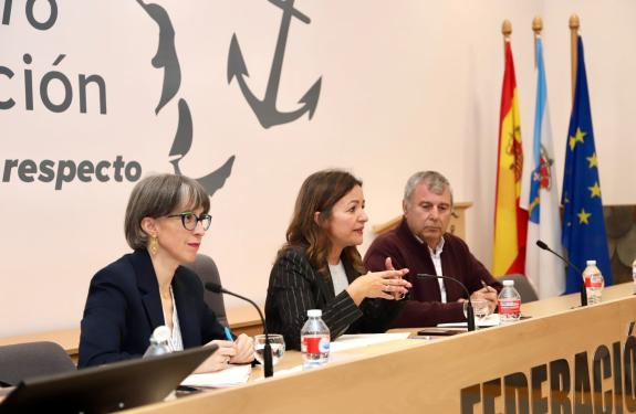 Imaxe da nova:Villaverde incide ante os patróns maiores da Coruña con marisqueo a pé na importancia do plan de acción para recuperar os seus banc...