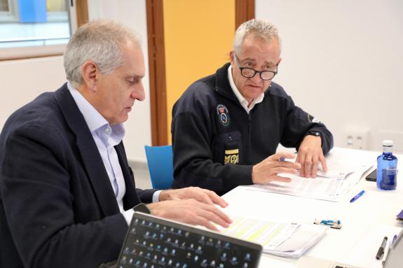 Imagen de la noticia:Gardacostas de Galicia avanza con la Marina Mercante y Sasemar en un protocolo conjunto de actuación ante emergencias