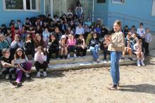 Lara Meneses recibe o alumnado de galego de Castela e León co desexo de que 