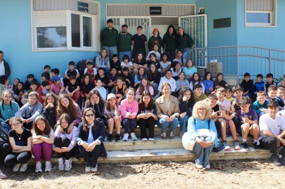 Imaxe da nova:Lara Meneses recibe o alumnado de galego de Castela e León co desexo de que 