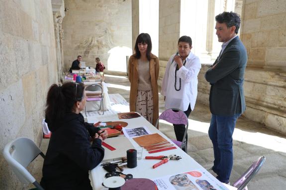 Imaxe da nova:A Xunta visita Lugo, Santiago e Ribadavia para seguir destacando o valor dos oficios con motivo dos Días Europeos da Artesanía