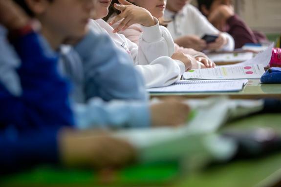 Imaxe da nova:Galicia prohibirá gravar as clases sen autorización e a difusión dos exames dos alumnos en redes sociais