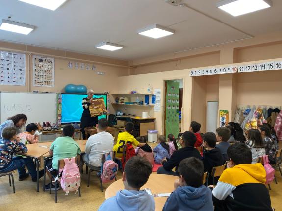 Imaxe da nova:La Xunta lleva el proyecto Artesanía na Escola a centros de Samos y Baralla