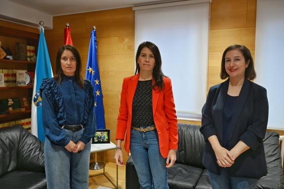 Imaxe da nova:A conselleira María Martínez Allegue mantén unha reunión de traballo coa alcaldesa de Larouco