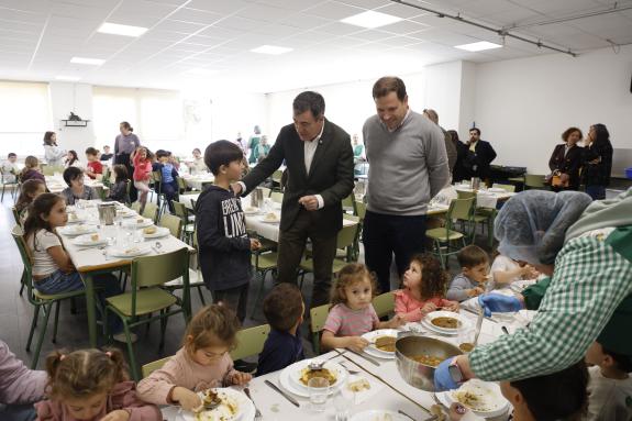 Imagen de la noticia:La Xunta blinda el comedor escolar como referente de calidad con menús comunes y saludables adaptados por motivos médicos, p...
