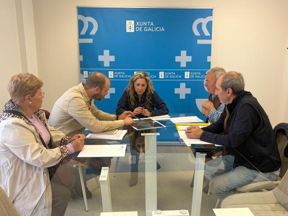 Imagen de la noticia:Martina Aneiros recibe a representantes de la AVV Río da Ponte de San Xurxo