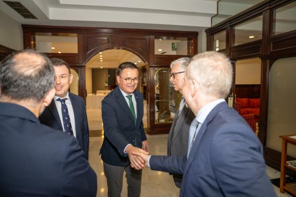 Imaxe da nova:La Xunta defiende la colaboración con el cuerpo consular para potenciar el modelo gallego de atracción de talento ordenado y en lín...