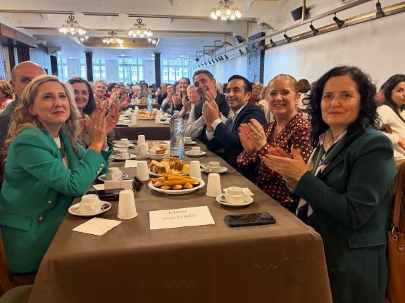 Imagen de la noticia:Martina Aneiros asiste al café solidario organizado por Manos Unidas