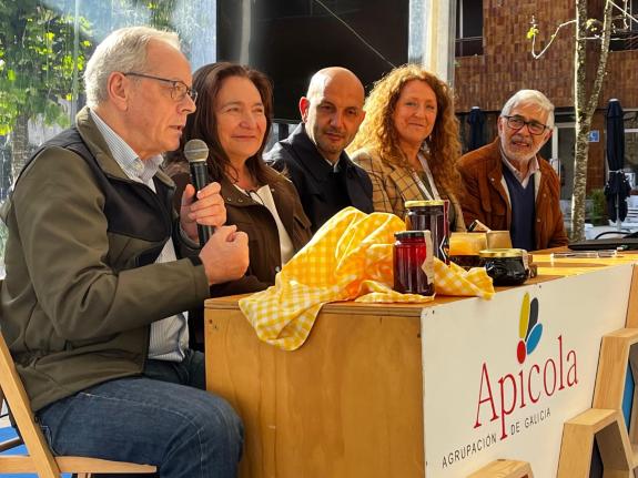 Imaxe da nova:Medio rural destaca o papel do sector apícola galego de calidade como principal produtor de España