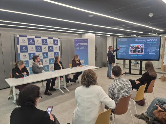 Imagen de la noticia:La Xunta pone en valor el papel de las lanzaderas de empleo en la cualificación de personas desempleadas atendiendo a las nu...