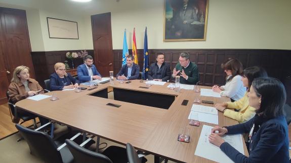 Imaxe da nova:A Xunta felicita ao Concello de Ribadeo e a asociación ACISA, galardoada co Premio Nacional a Centros Comerciais Abertos