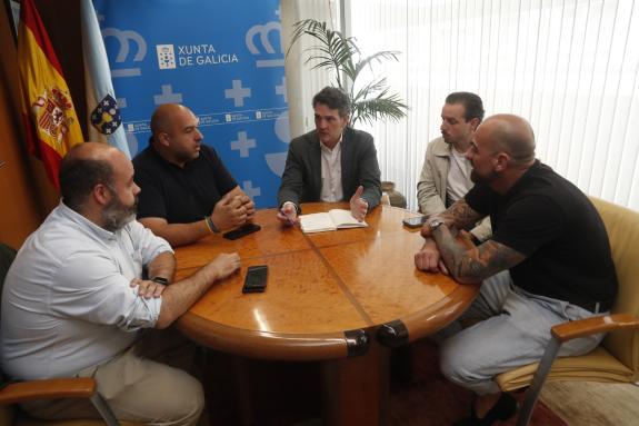 Imaxe da nova:Arias agradece aos impulsores da gala ‘Diez Raz10nes’ a colaboración co proxecto do Hula para crear un parque infantil en Pediatría