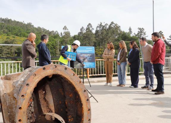 Imagen de la noticia:La Xunta completa la instalación de las válvulas provisionales de la presa de Eiras y prevé colocar las definitivas a finale...