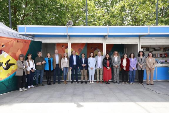 Imagen de la noticia:Anxo M. Lorenzo da en Ferrol el arranque a las Ferias del Libro de 2026 que recorrerán 13 villas