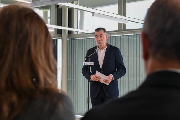 Imagen de la noticia:Galicia apuesta por ampliar los avances en la enseñanza a la etapa de secundaria con nuevas propuestas en materia de ratios,...