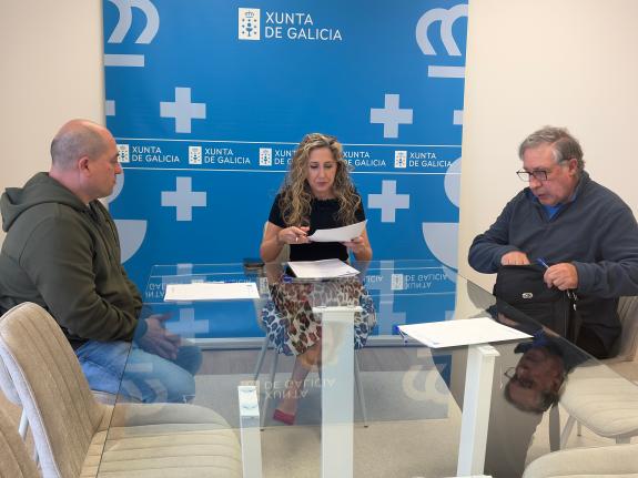 Imaxe da nova:Martina Aneiros reúnese con representantes do Club Ferrol Atletismo