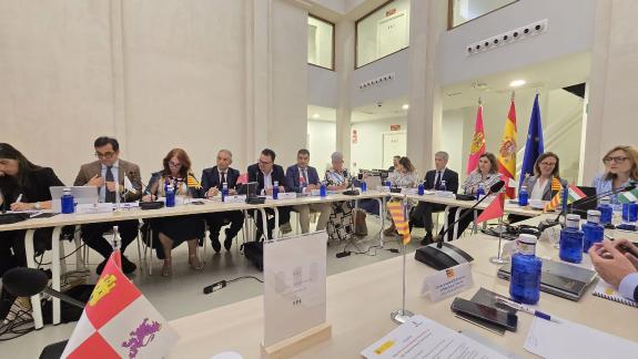 Imagen de la noticia:La Xunta pone en valor el comercio gallego en la mesa de directores generales del ramo en Toledo