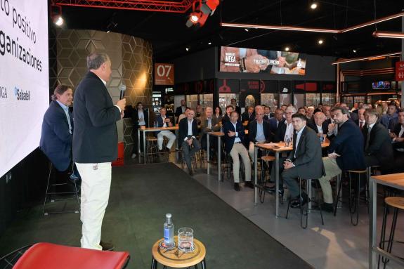 Imagen de la noticia:Diego Calvo y Miguel Corgos asisten en A Coruña al encuentro `Impacto positivo en las organizaciones´