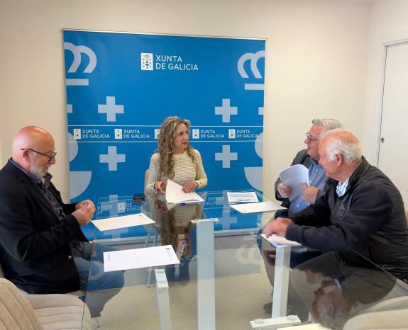 Imagen de la noticia:Martina Aneiros recibe la representantes de la Asociación de Vecinos de Covas