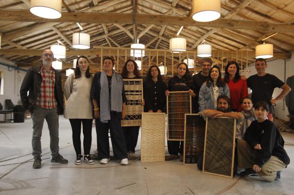 Imagen de la noticia:La Xunta destaca en Chantada el valor de la cestería de mimbre en ámbitos como el interiorismo