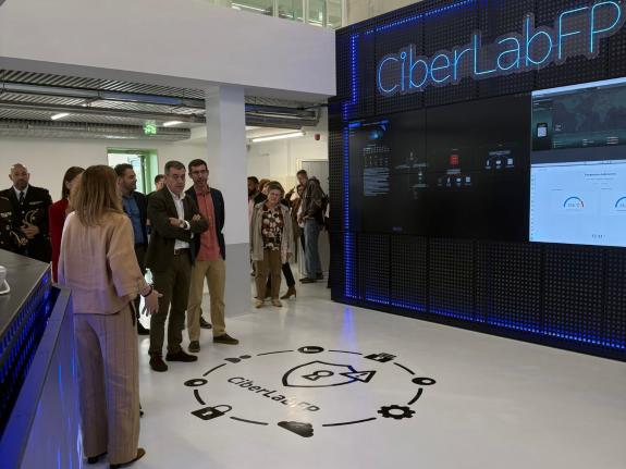 Imagen de la noticia:La Xunta inaugura un Laboratorio Avanzado de Ciberseguridad para mejorar la formación del alumnado de FP