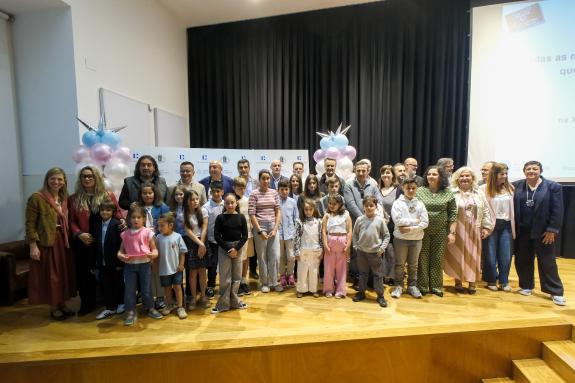 Imaxe da nova:A Xunta enxalza iniciativas como Deseña unha xoia para a túa nai para impulsar os oficios tradicionais entre o público infantil