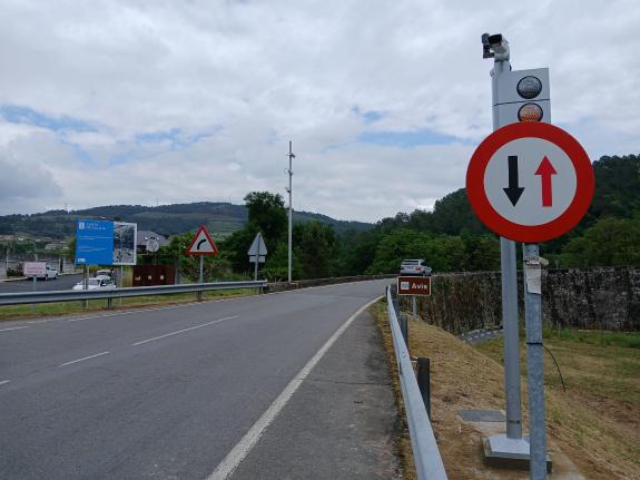 Imaxe da nova:A Xunta conclúe os traballos da nova sinalización semafórica da Ponte Esperela, en Leiro