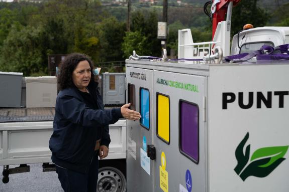 Imagen de la noticia:Belén do Campo destacó el compromiso del ayuntamiento de la Laracha con la economía circular con el punto limpio móvil que c...