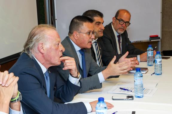 Imagen de la noticia:La Xunta remarca su compromiso con la revitalización comercial de los cascos históricos con iniciativas piloto como el proye...