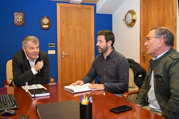 Imagen de la noticia:Portos de Galicia y el ayuntamiento de Cambados abordan los proyectos previstos para el municipio