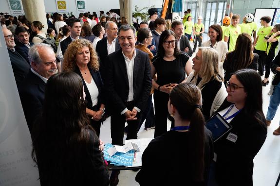 Imagen de la noticia:Román Rodríguez destaca el papel de la II Feria de Educación, Formación e Emprego de A Coruña en la orientación del alumnado
