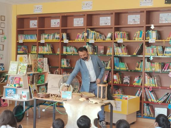 Imagen de la noticia:La Xunta pone en valor los oficios artesanales ante escolares de A Pontenova