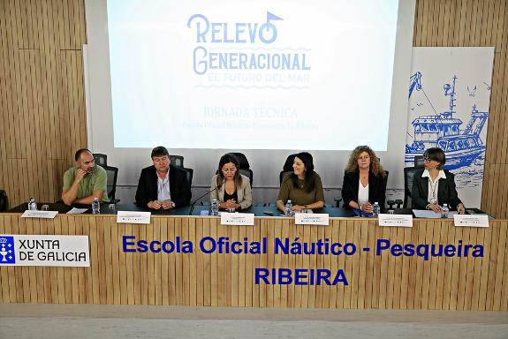 Imagen de la noticia:Villaverde destaca el compromiso de la Xunta con la formación para propiciar el relevo generacional en el sector del mar