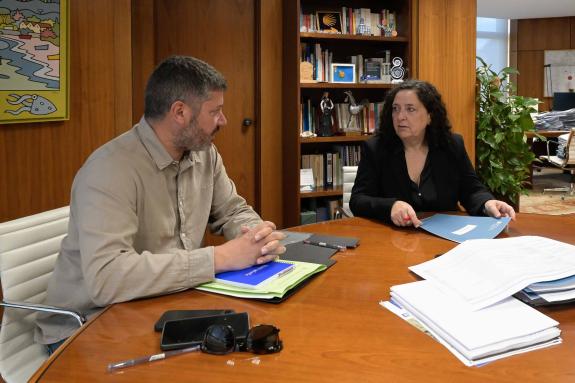 Imagen de la noticia:Belén do Campo  y el alcalde de Outes abordaron las necesidades del ayuntamiento de limpieza y mantenimiento forestal