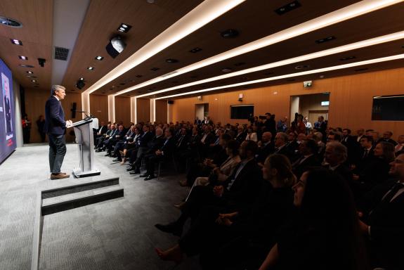 Imagen de la noticia:Rueda asiste a la inauguración de la nueva sede de Luckia