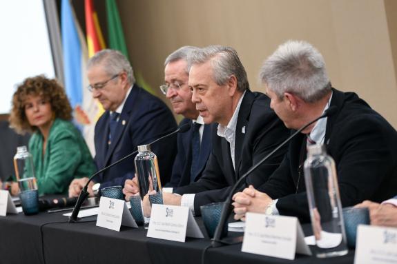 Imagen de la noticia:Gómez Caamaño subraya el esfuerzo de la Sociedad Española de Gerodontología por ofrecer respuestas avanzadas para la salud b...