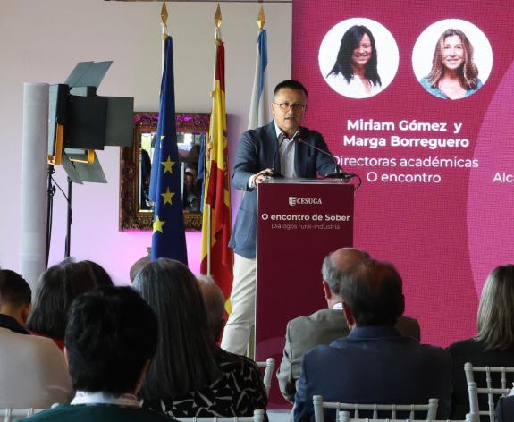Imagen de la noticia:La Xunta pone en valor la nueva orden para rehabilitar viviendas destinadas a trabajadores con el objetivo de cubrir vacante...
