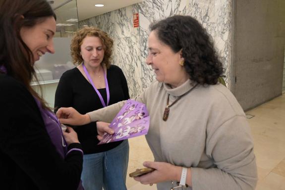 Imagen de la noticia:Belén do Campo visita la Mesa de Cuestación sobre el lupus como motivo del Día Mundial de esta enfermedad el domingo 10 de m...