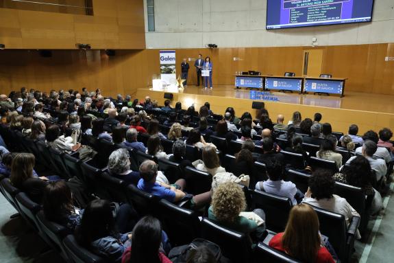 Imagen de la noticia:La sede de la Xunta en Lugo acoge la charla del psicoterapeuta experto en adolescencia Antonio Ríos, organizada por el coleg...